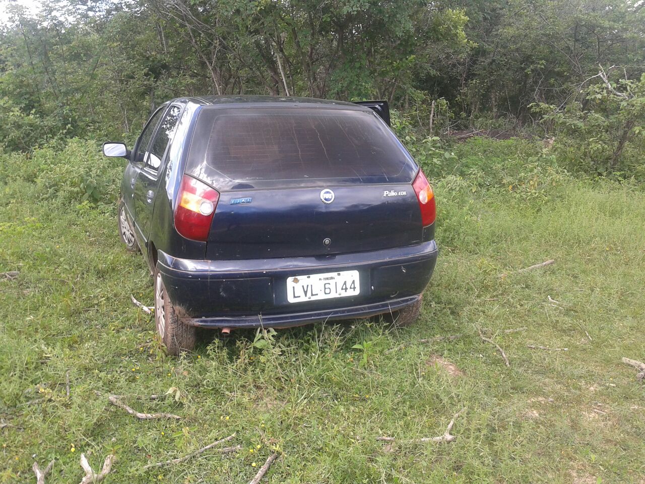 Carro tomado em assalto é encontrado no Aracati, zona rural de Altos